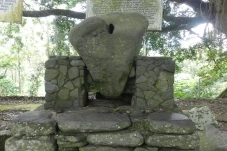 Misteri Batu Berlubang...