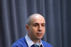 Profil Yuri Milner,...