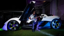 Musisi Ini Bikin Mobil...
