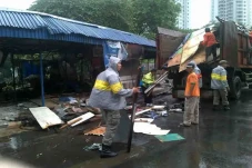 Cegah PKL, Jalan Perintis...