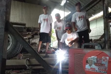 Bantu Sopir Truk, KST...
