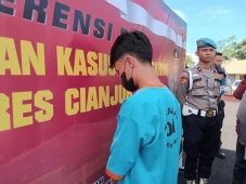 Ajakan Bersetubuh Sesama...