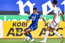 Persib Bandung Menjauh...