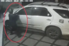 Maling Gasak Spion Mobil...