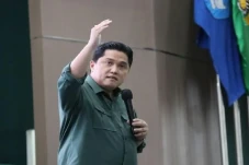 Erick Thohir Copot Direktur...