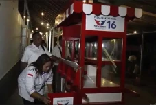 Bagikan Rombong ke Masyarakat,...