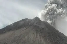 Gunung Merapi Alami...
