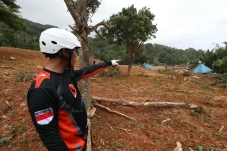Longsor Natuna, Kepala...