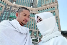 Unggah Foto Umrah Bersama...