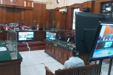 Hadapi Putusan Hakim,...