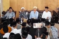 Kunjungi Pondok Pesantren...