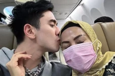 Pergi Ibadah Umrah,...