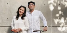4 Artis Menikah Beda...