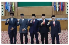 Prof Tholabi Kharlie...