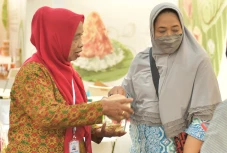 Tumini Kembangkan Usaha...