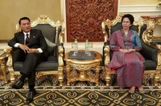 Istri Kepala Kantor...