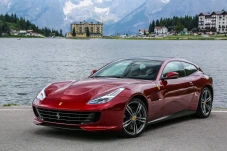 Ini 4 Seri Mobil Ferrari...