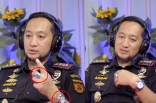 Intip Koleksi Mobil...