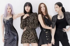 BLACKPINK World Tour...