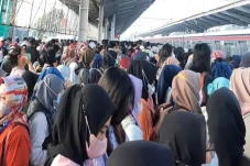 KRL Nambo-Jakarta Kota...