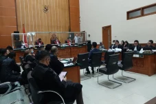 Sidang Teddy Minahasa,...