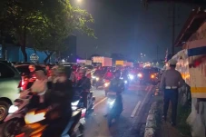 Lubang Raksasa di Jalan...