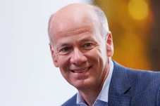 Mengenal Greg Becker:...