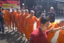 Polres Cimahi Tangkap...