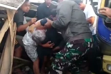 Tabrakan dengan Truk...