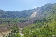 Dinding Gunung Galunggung...