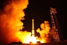 Rusia Luncurkan Satelit...