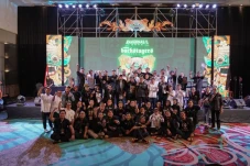 Pekerja Event Desak...