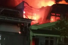 3 Rumah di Simprug Terbakar,...