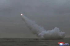 Korea Utara Tembakkan...