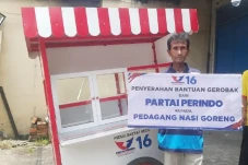 Terima Bantuan Gerobak,...