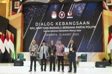 Butuh Kematangan Politik...