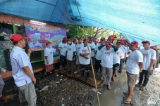 Komunitas Sopir Truk...