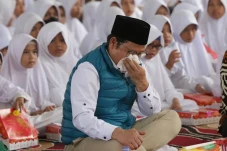 Gus Muhaimin Titikkan...
