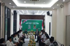 Sambangi Kantor PKB,...