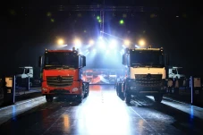 Daimler Bawa Mercedes-Benz...