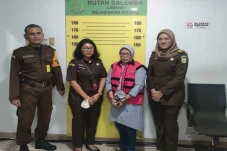 2 Buronan Kasus Korupsi...