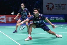 Debut Manis di All England,...