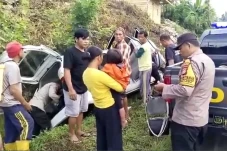 Minibus Terbalik di...