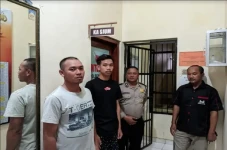 Gaga-gara Burung Dara,...
