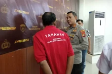 Preman Penusuk Tukang...