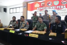 TNI-Polri Bongkar Penyelundupan...