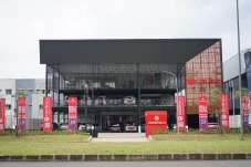 Ramaikan Bursa Mobil...