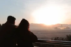 Korut Luncurkan ICBM,...