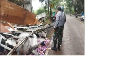 Rem Blong, Truk Boks...