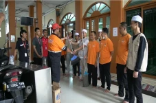 Aksi Bersih-bersih Masjid...